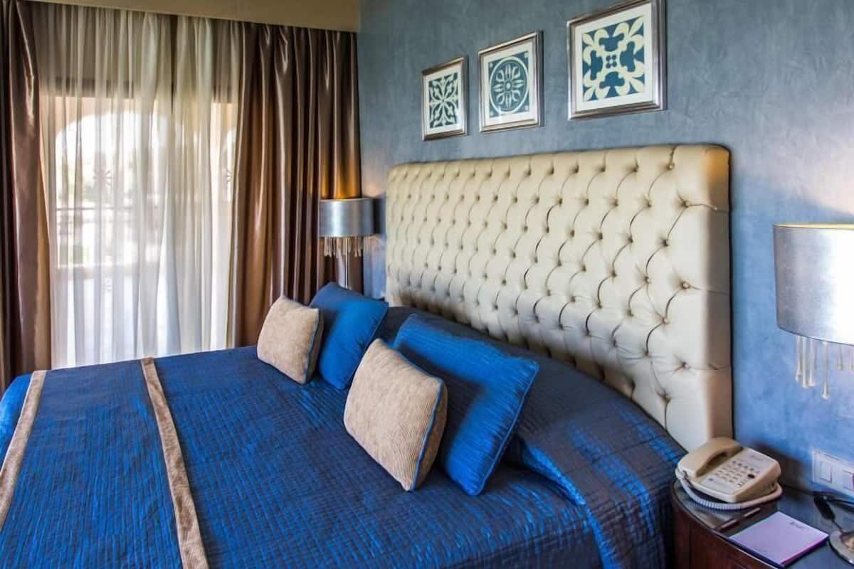 Minibar, in-room safe, blackout curtains, free rollaway beds