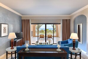 Minibar, värdeförvaringsskåp på rummet och mörkläggningsgardiner