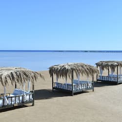 Private beach, sun-loungers, beach umbrellas, beach towels