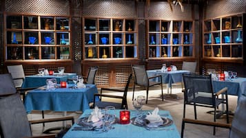 9 restaurants, breakfast, lunch, dinner served; Asian cuisine