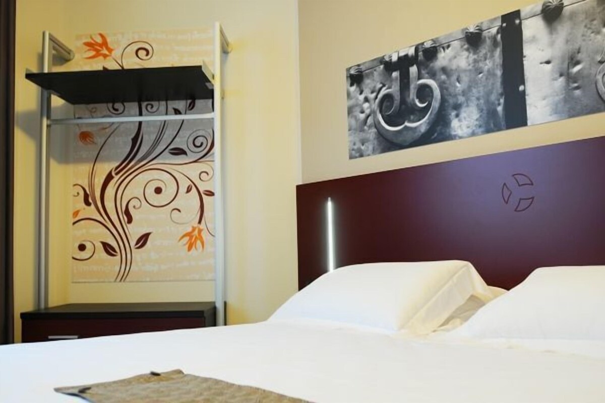 Minibar, desk, laptop workspace, cribs/infant beds