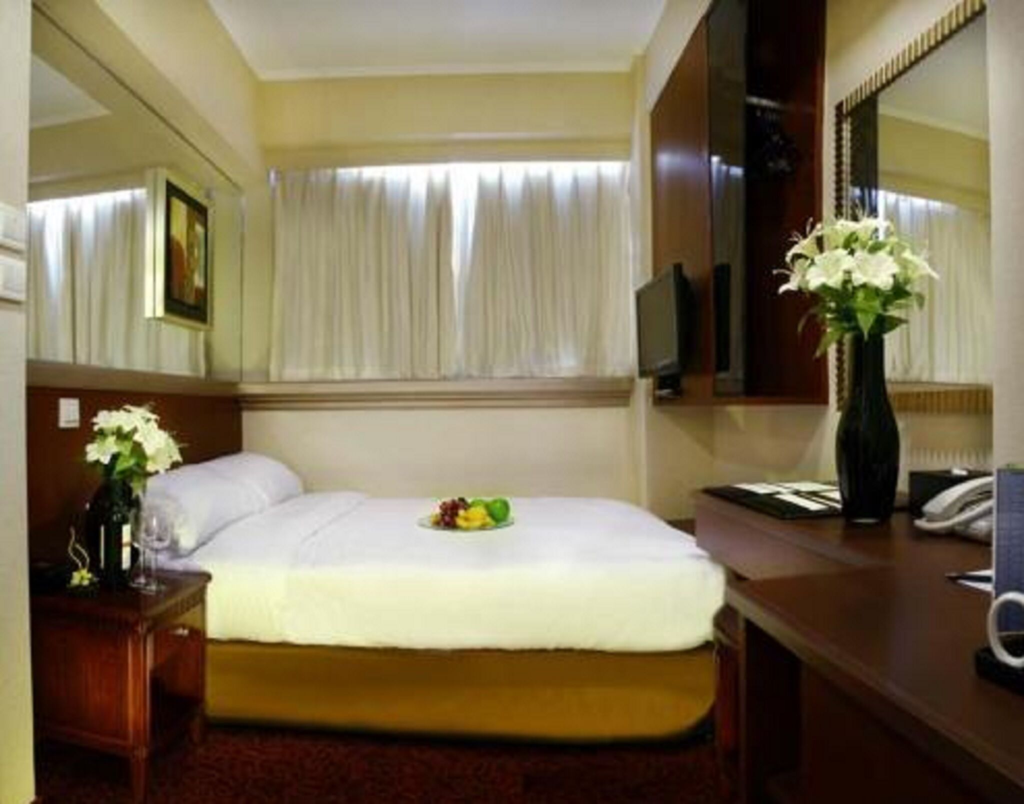 Pillowtop beds, in-room safe, desk, iron/ironing board (on request)