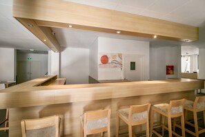 Daily buffet breakfast (EUR 16.90 per person)