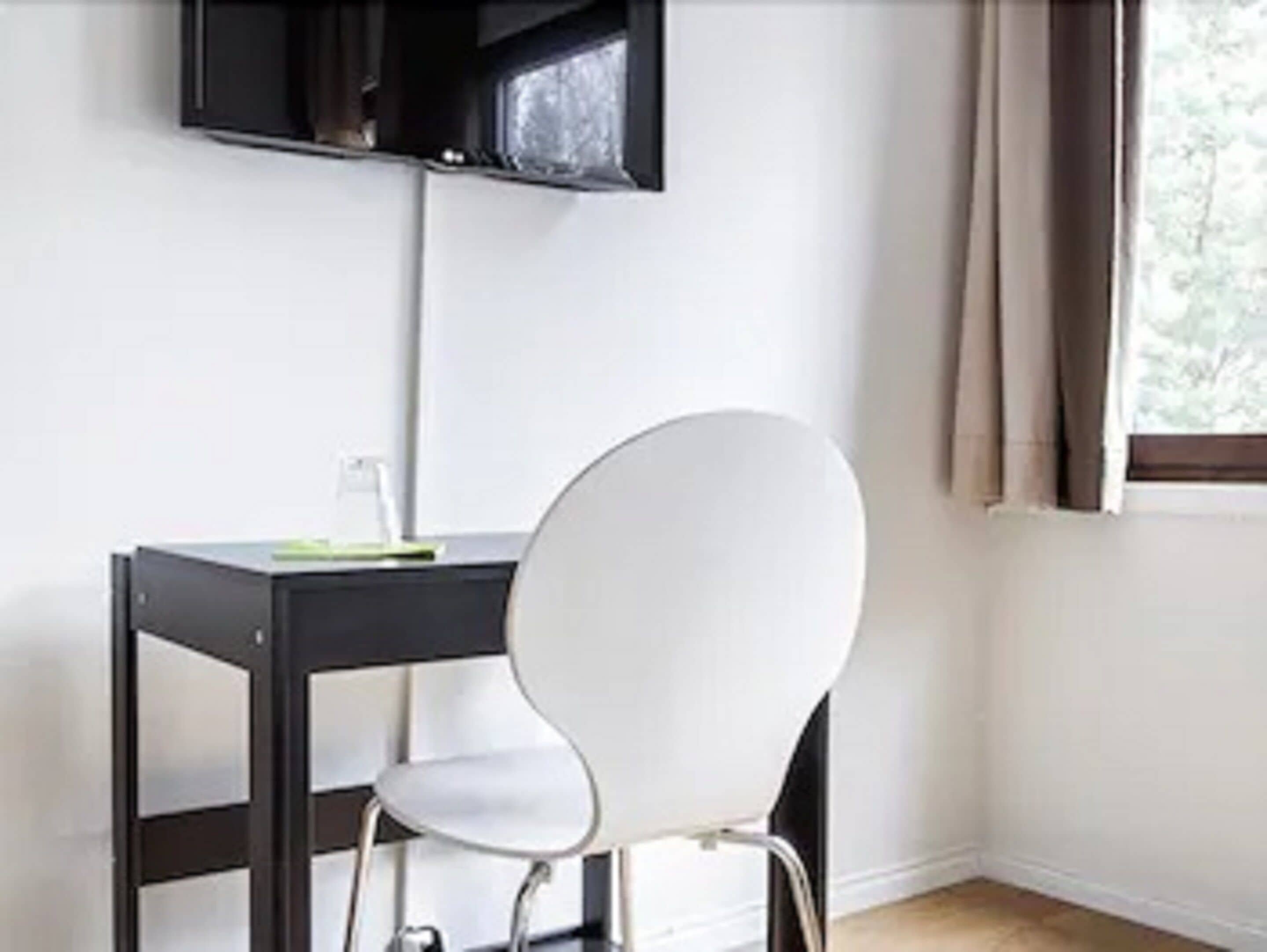 Allergitestade sängkläder, skrivbord och mörkläggningsgardiner