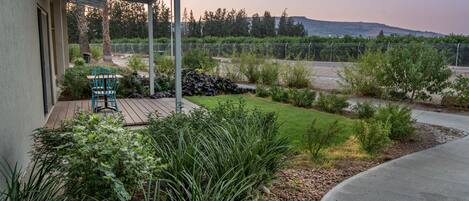 Deluxe Room, Garden View | Balcony view