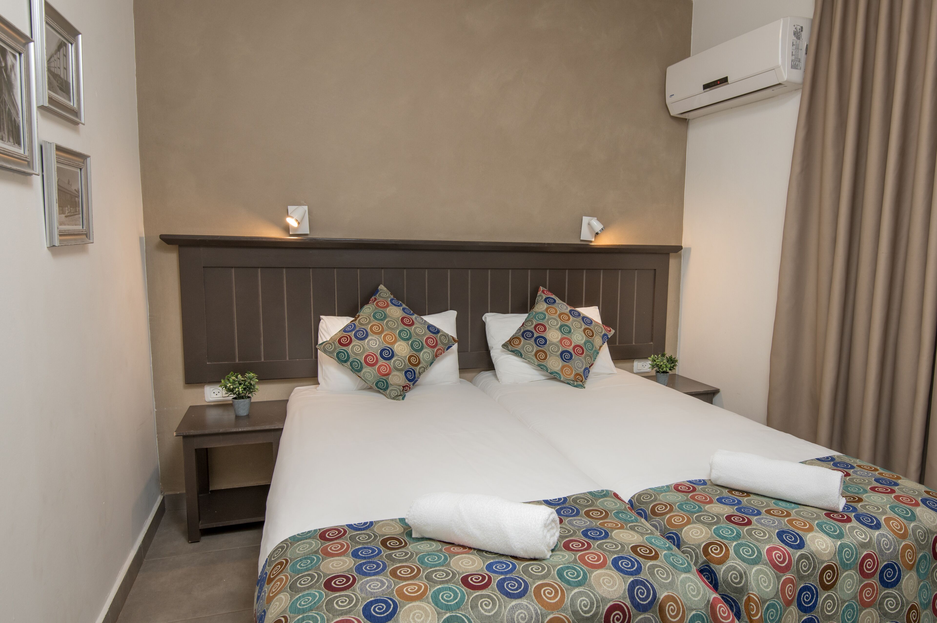 Habitación familiar | Escritorio, cortinas opacas, cunas (de pago) y wifi gratis