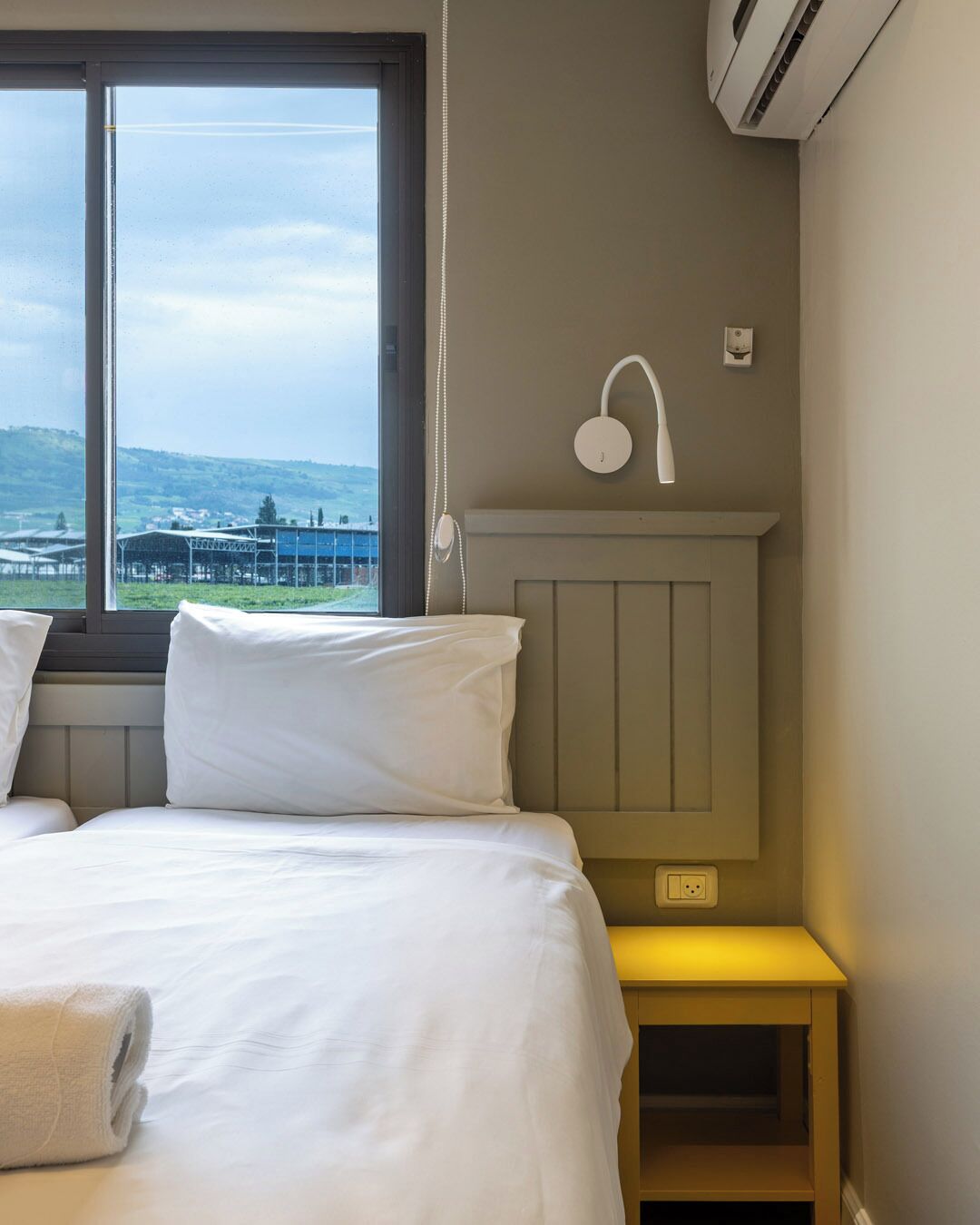 Chambre Familiale | Bureau, rideaux occultants, lits bébé (en supplément), Wi-Fi gratuit