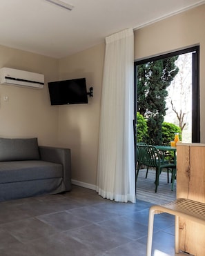 Family Room, Garden Area | Garden view