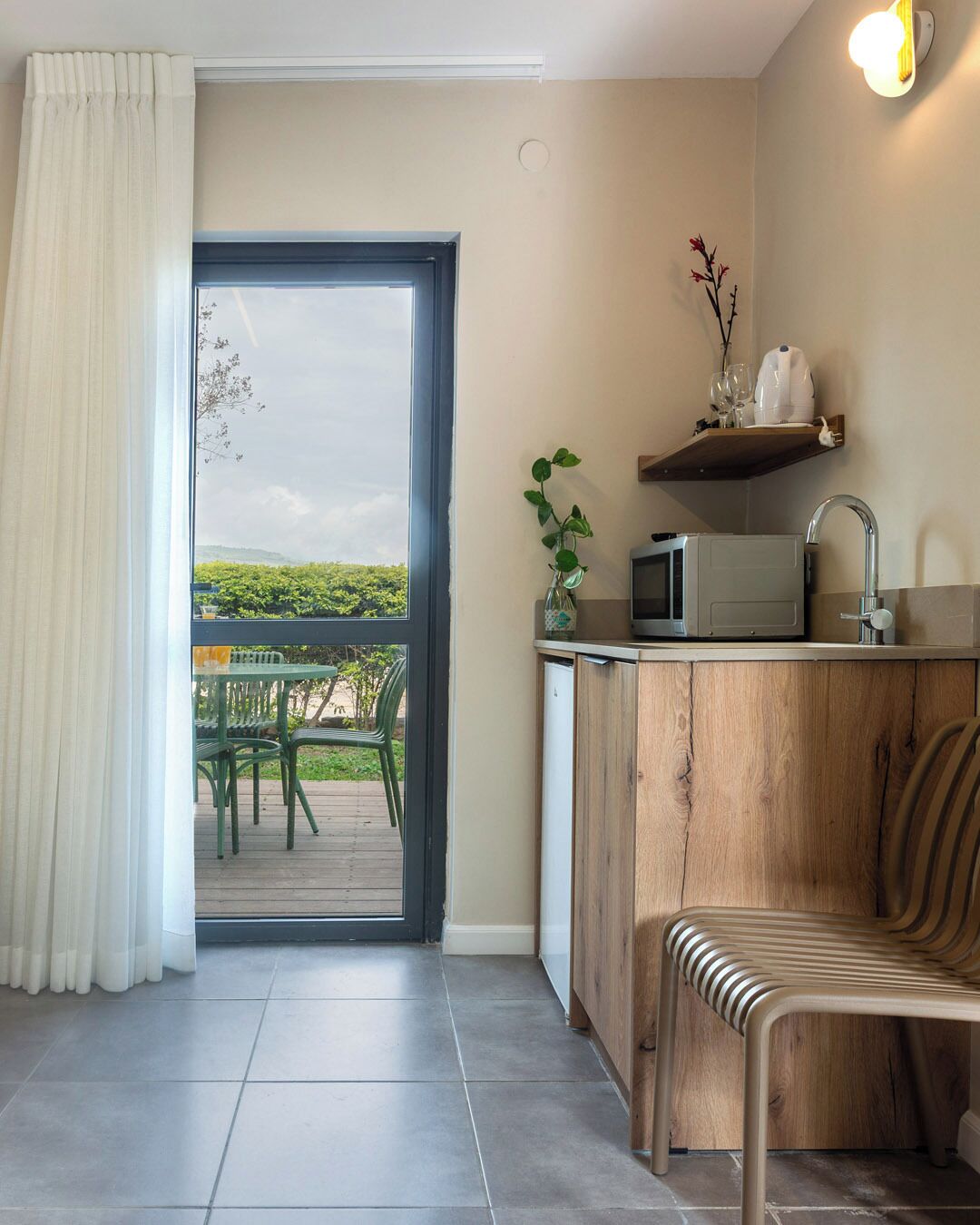 Habitación familiar, en el área del jardín | Escritorio, cortinas blackout, cunas y wifi gratis 