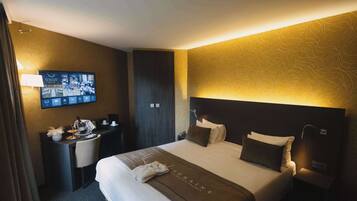 Premium bedding, in-room safe, desk, rollaway beds