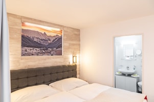 Ropa de cama de alta calidad y minibar 