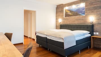 1 bedroom, premium bedding, minibar, in-room safe