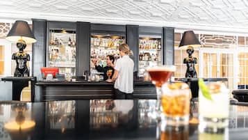 3 bars/lounges, piano bar