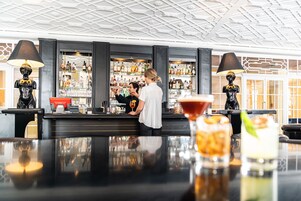 3 bars/lounges, piano bar