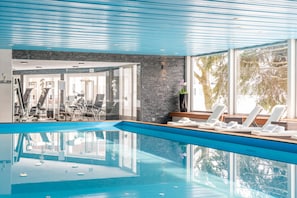 Indoor pool, open 7:00 AM to 8:30 PM, sun loungers - Hotel Europe Davos (Davos)