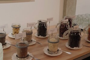 Desayuno buffet diario (CHF 35 por persona)