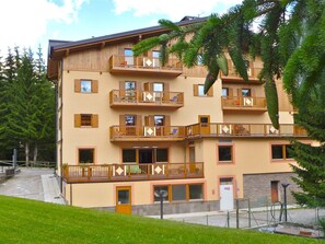 Front of property – evening/night - Relais San Giusto (Campitello di Fassa)