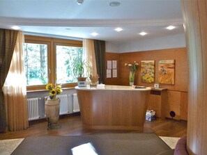 Interior entrance - Relais San Giusto (Campitello di Fassa)