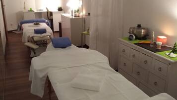 Massages aux pierres chaudes, massages des tissus profonds