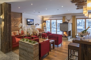 Bar (trong khuôn viên)