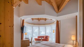 Deluxe Double Room, 2 Twin Beds, Mountain View (Matterhorn) | Down comforters, in-room safe, desk, blackout drapes