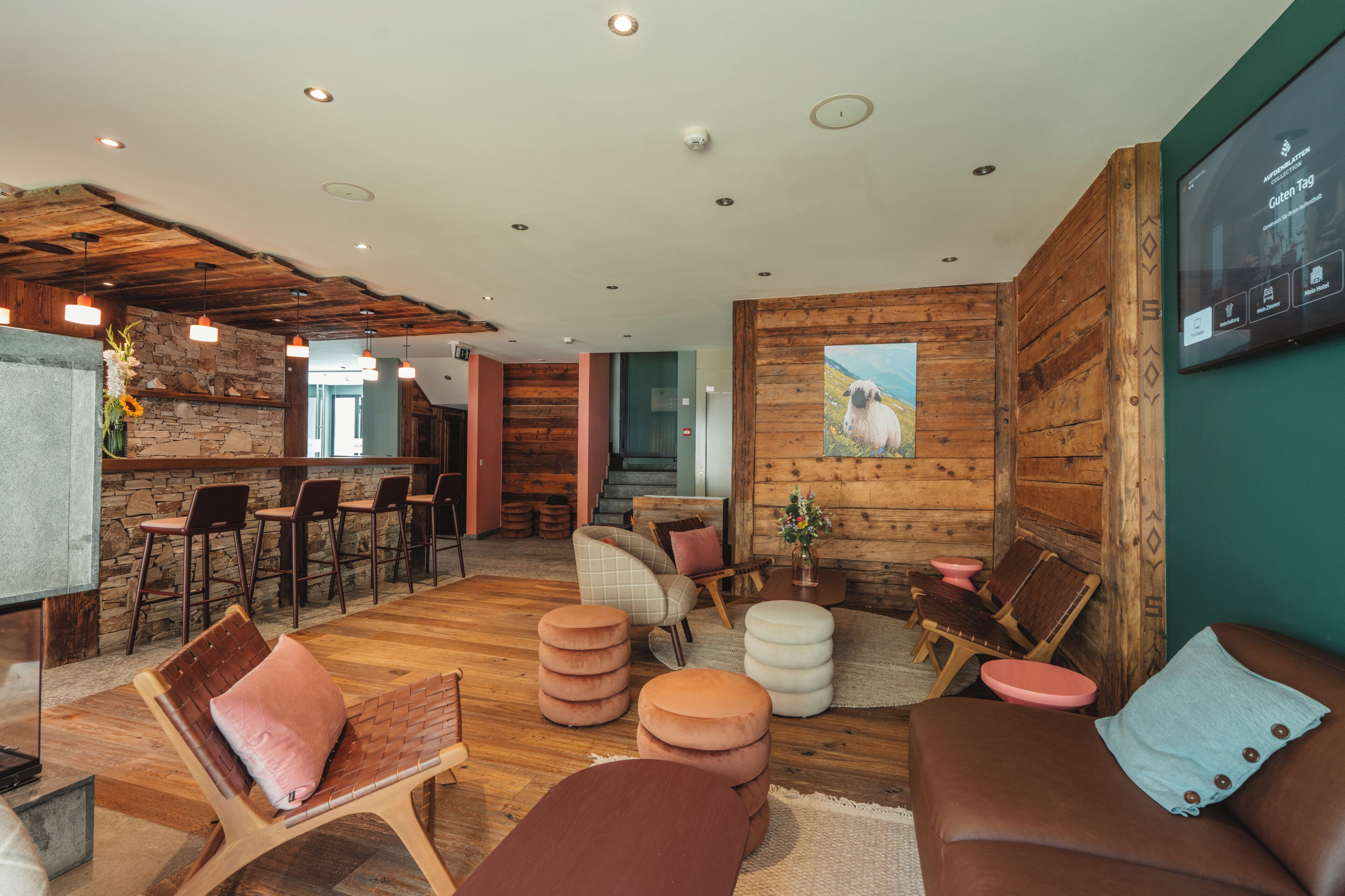 Lobby lounge