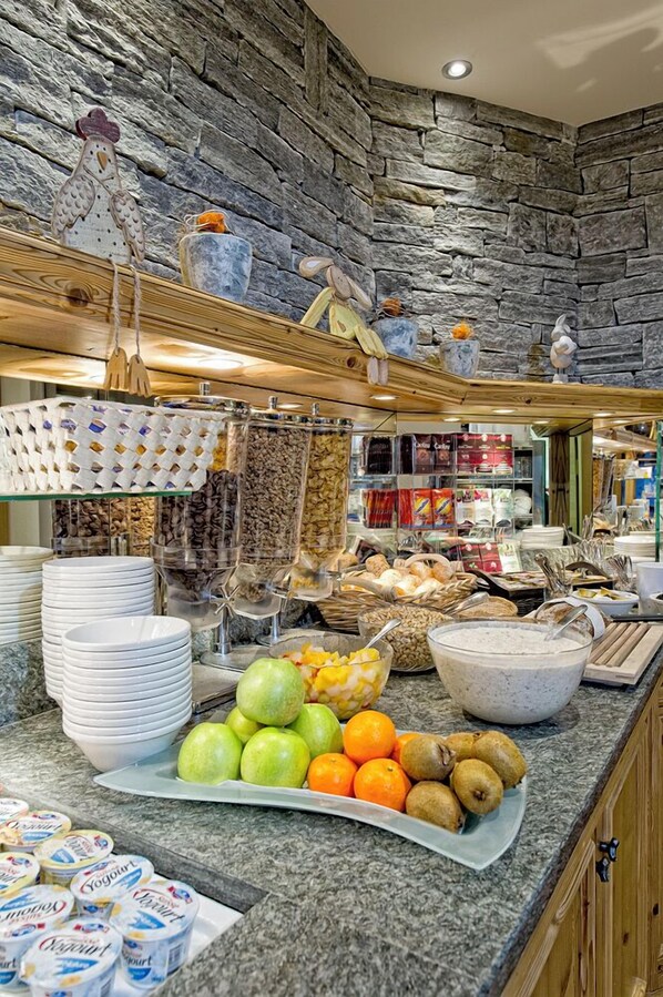 Free daily buffet breakfast - Phoenix (Zermatt)