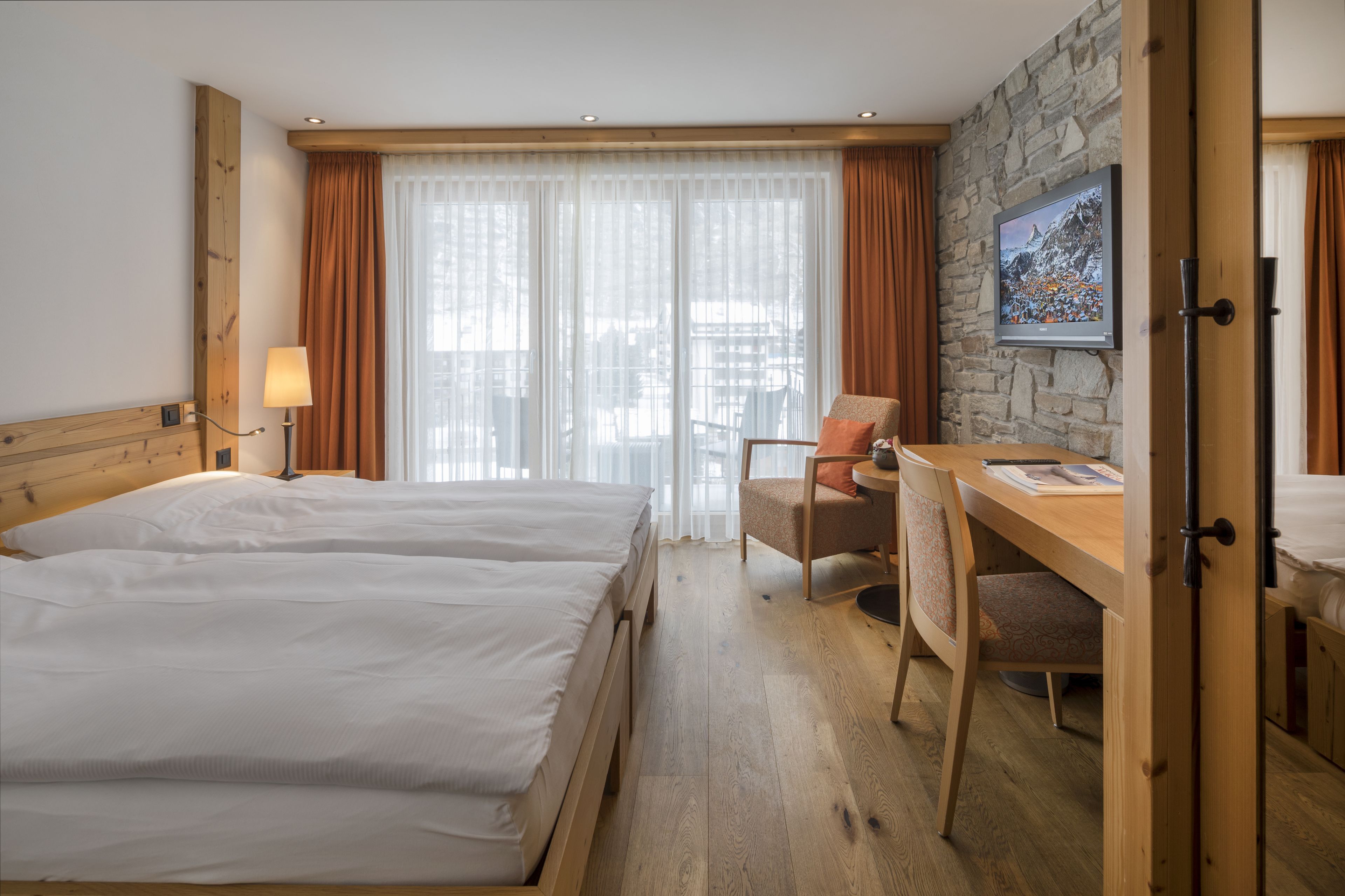 1 bedroom, down duvets, in-room safe, desk