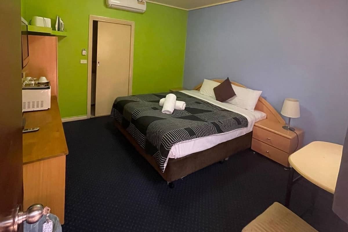 In-room safe, desk, iron/ironing board, free WiFi