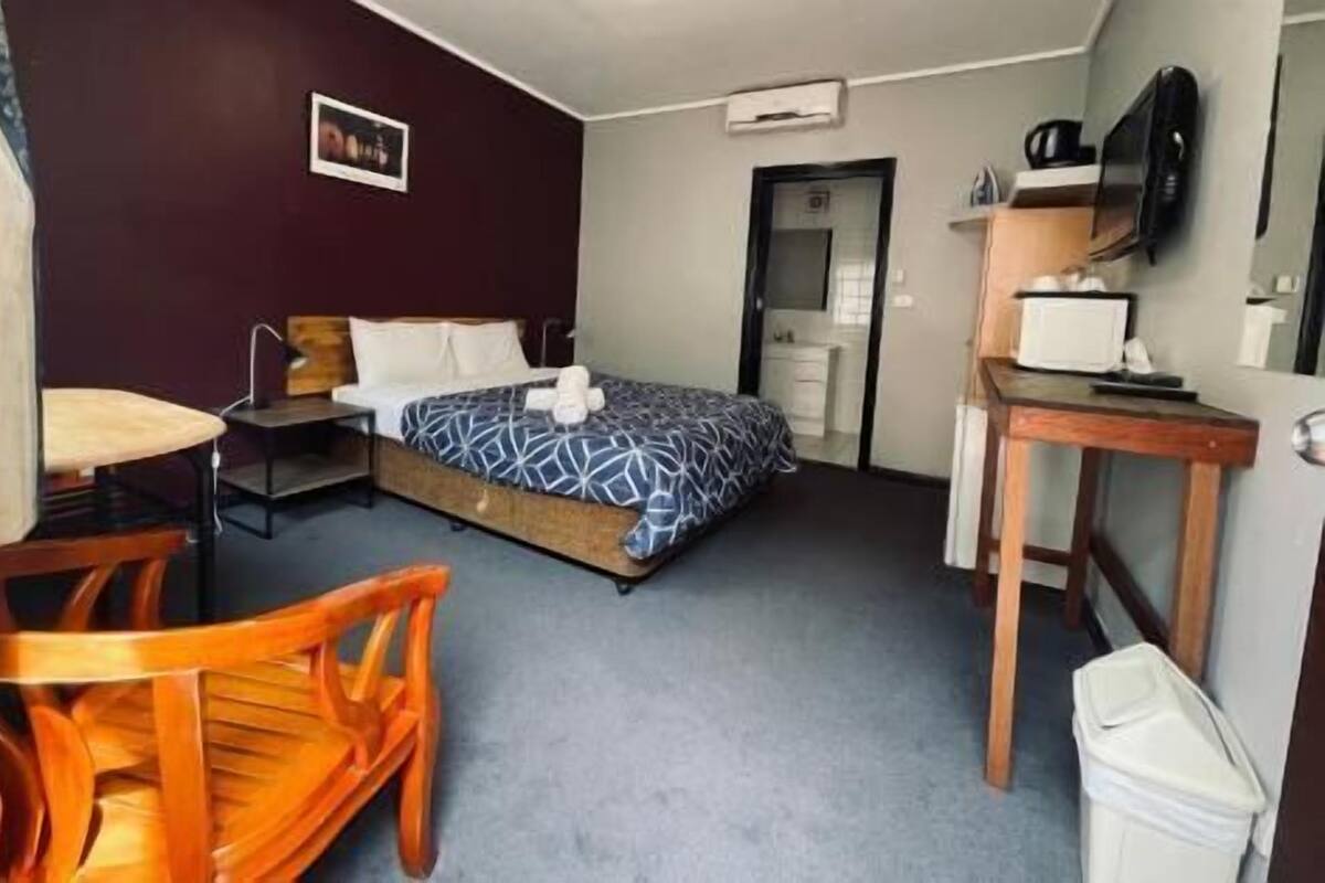 In-room safe, desk, iron/ironing board, free WiFi