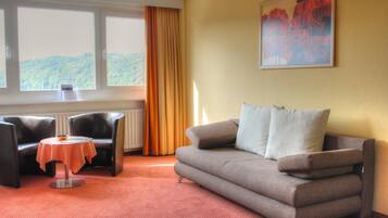 Escritorio, sistema de insonorización, tabla de planchar con plancha