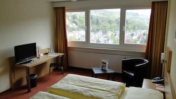 Escritorio, sistema de insonorización, tabla de planchar con plancha