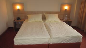 Desk, soundproofing, iron/ironing board, free WiFi