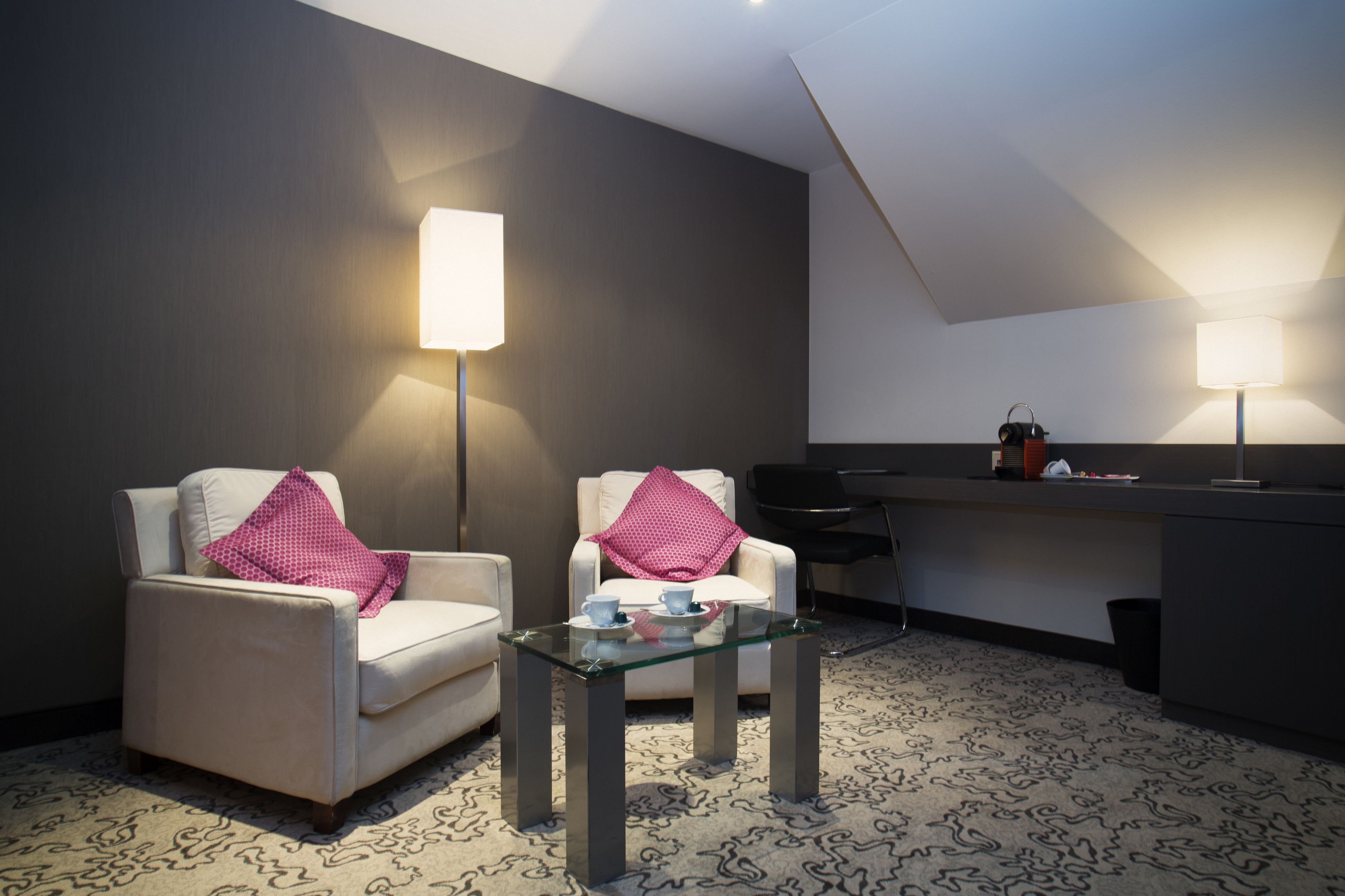 Junior Suite | Living area | 94-cm flat-screen TV with digital channels, TV