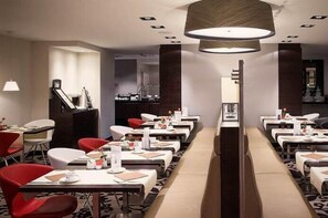 Daily continental breakfast (EUR 18 per person)