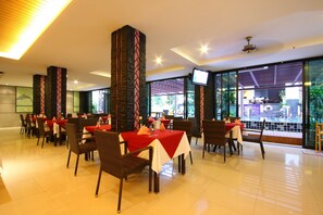 Frokost (THB 200 per person)