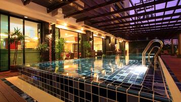 Outdoor pool, free cabanas, pool umbrellas