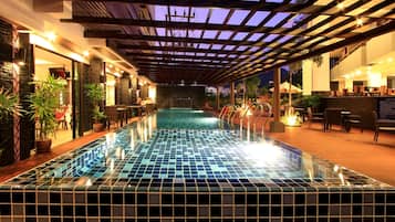 Outdoor pool, free cabanas, pool umbrellas