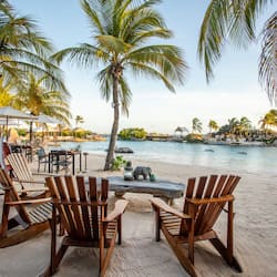 2 restaurants, breakfast, lunch served; local and international cuisine