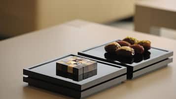 Daily buffet breakfast (AED 175 per person)