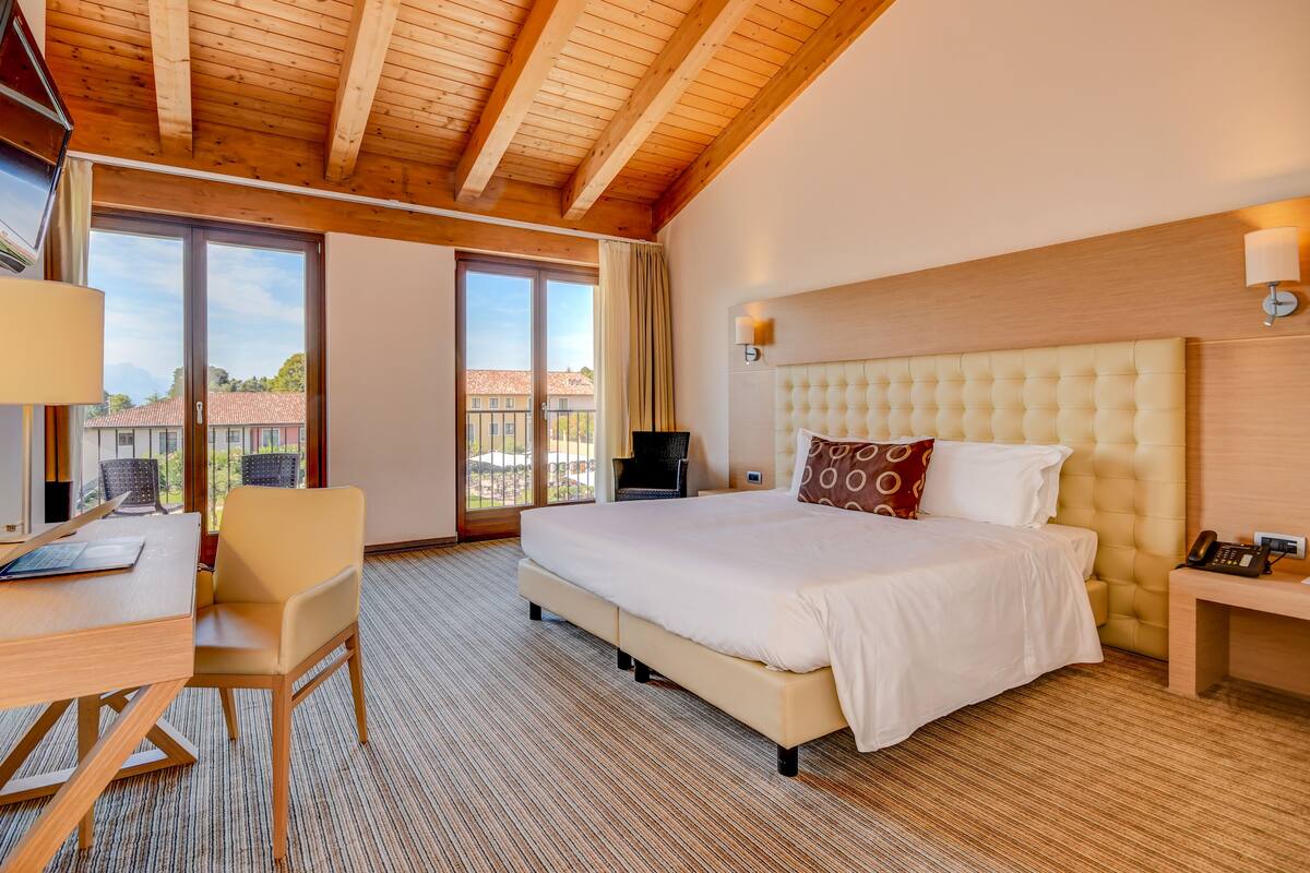 1 bedroom, in-room safe, desk, laptop workspace