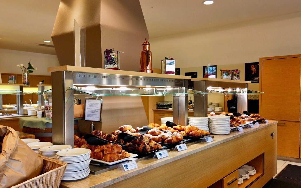 Colazione a buffet, servita tutte le mattine (15 EUR a persona) 