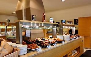 Petit déjeuner buffet (15 EUR par personne)