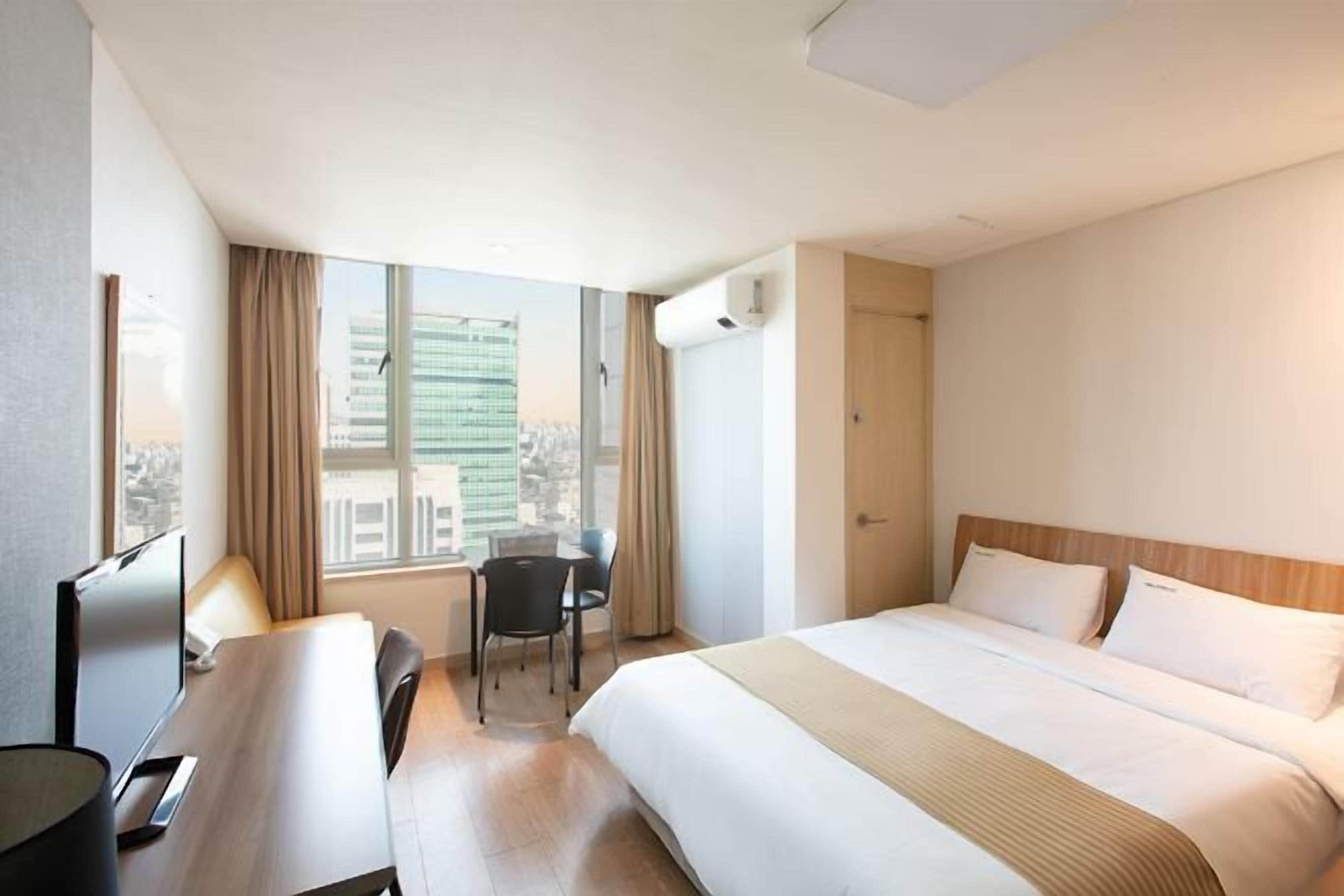 Bureau, fer et planche à repasser, Wi-Fi gratuit