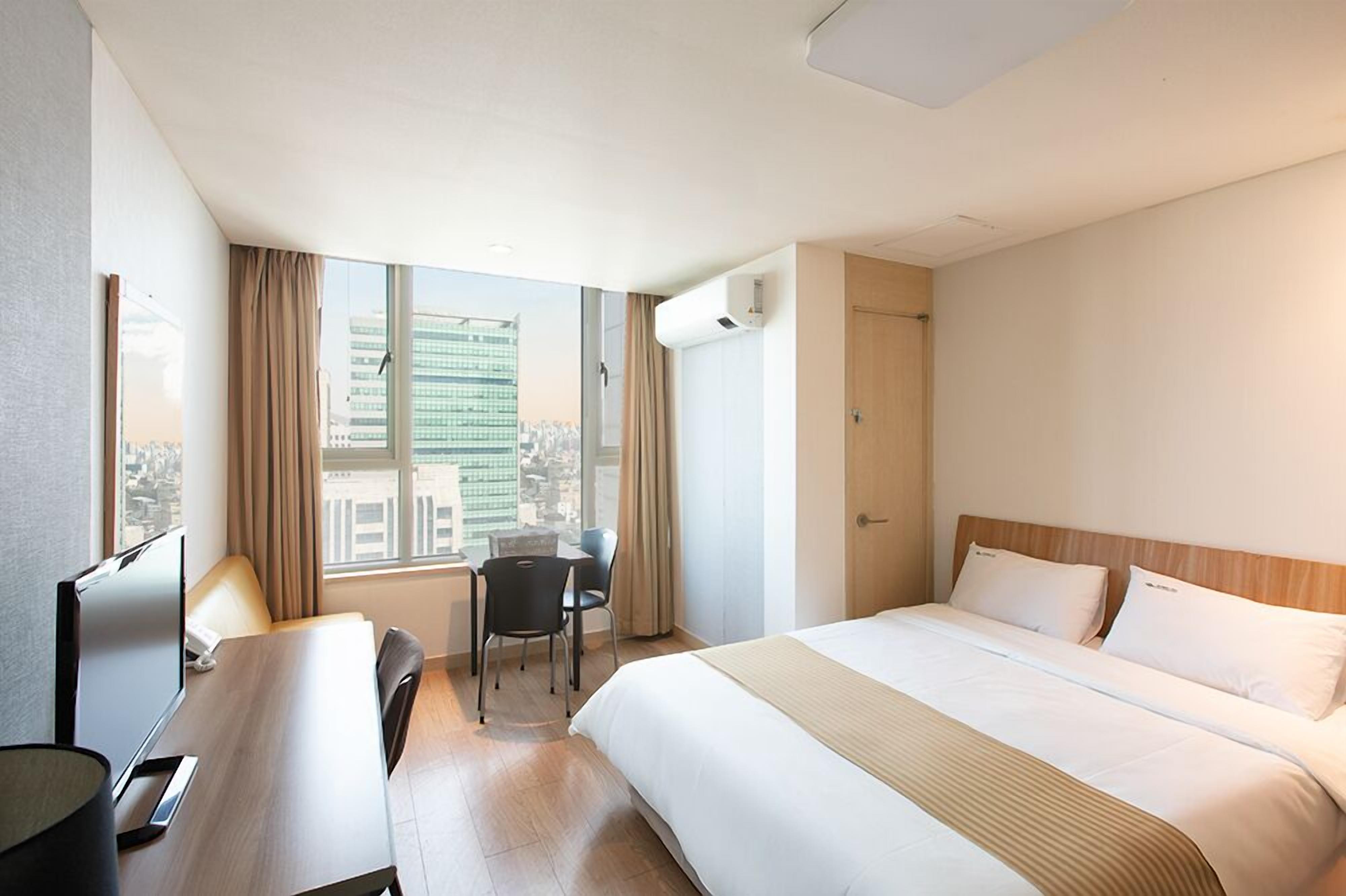 Bureau, fer et planche à repasser, Wi-Fi gratuit