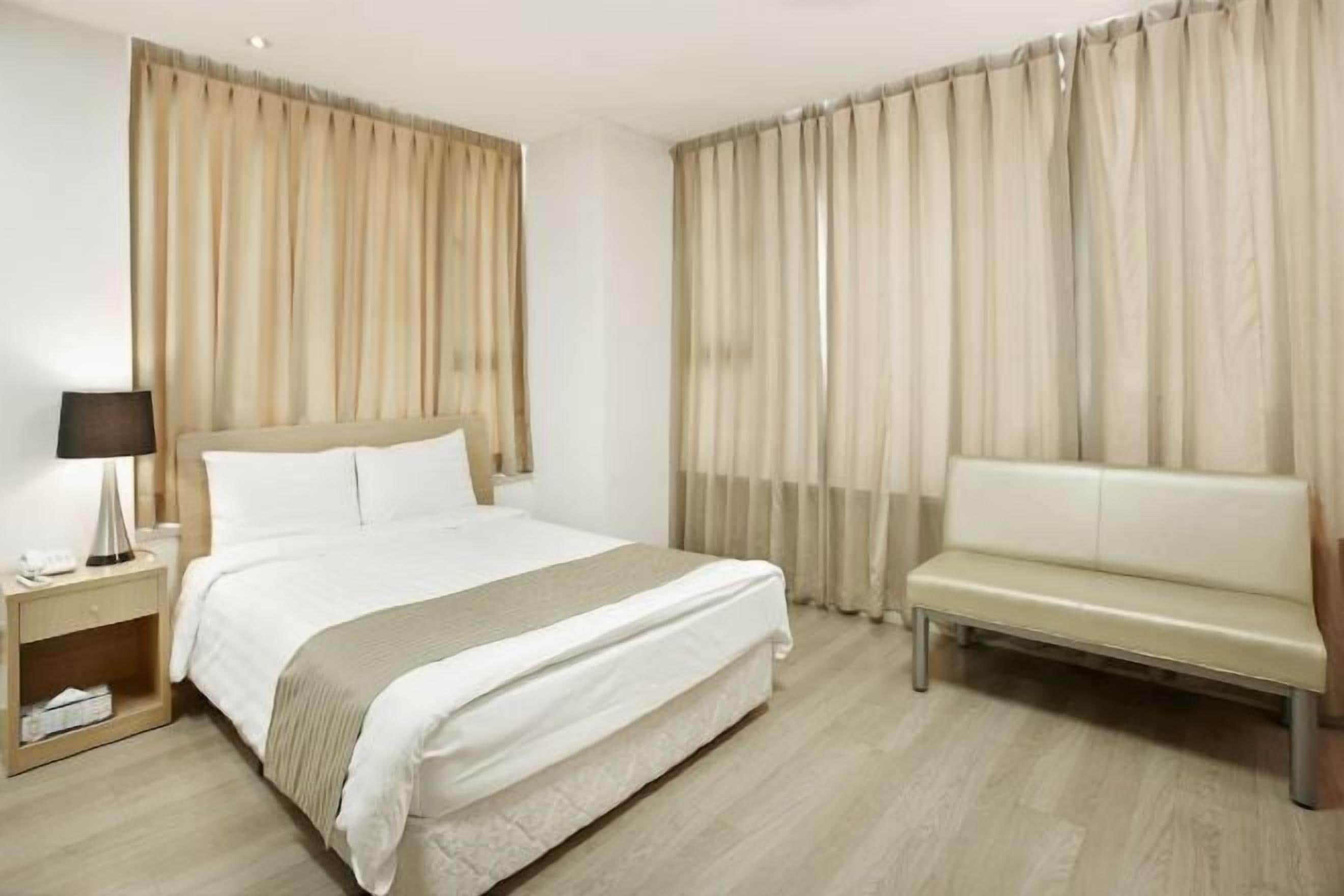 Bureau, fer et planche à repasser, Wi-Fi gratuit