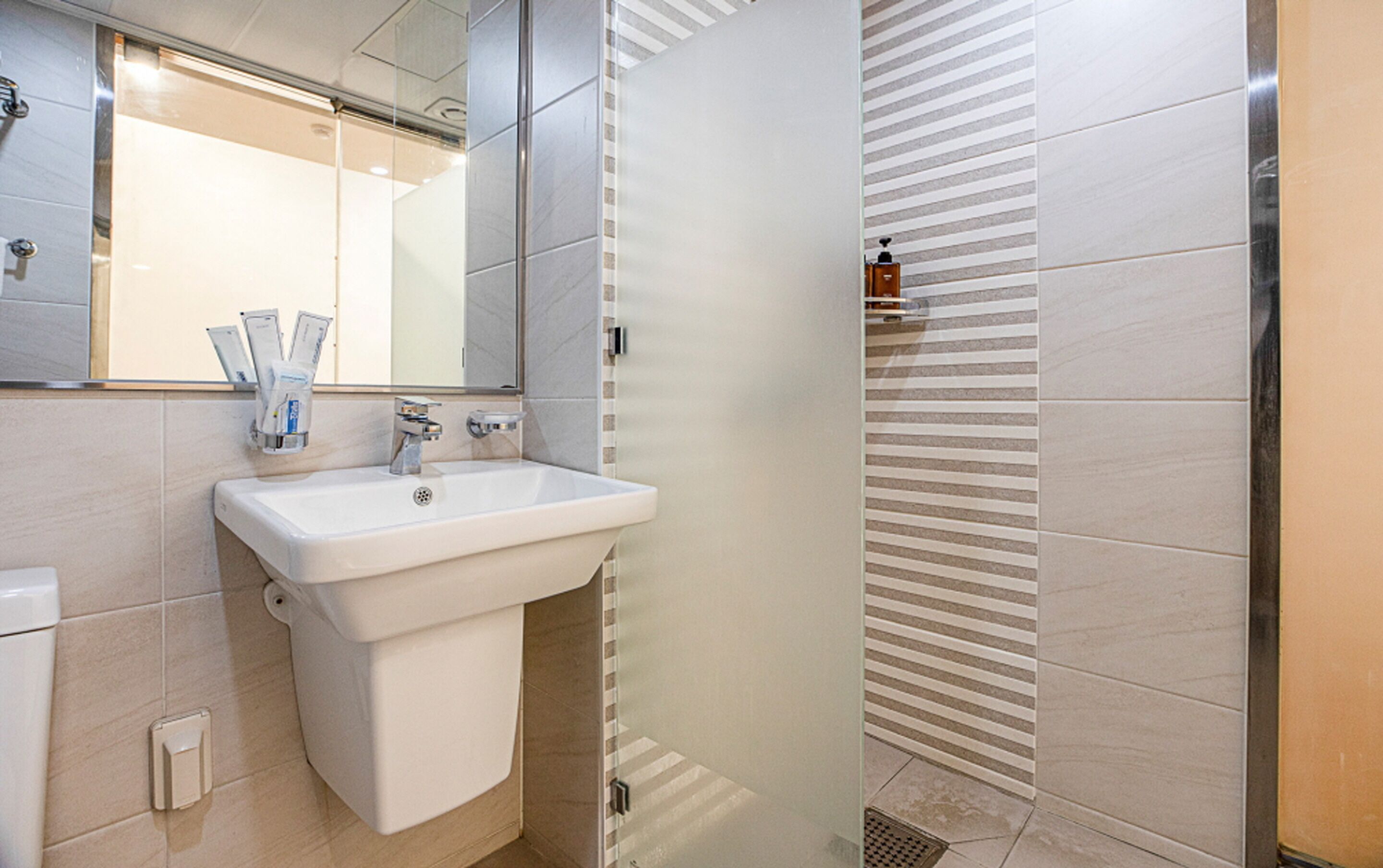 standard double room | bathroom sink