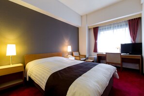 A hotel room with a large bed, bedside lamps, a desk with a chair, a television, and a window with curtains. - Hotel New Star Ikebukuro (Tokyo)