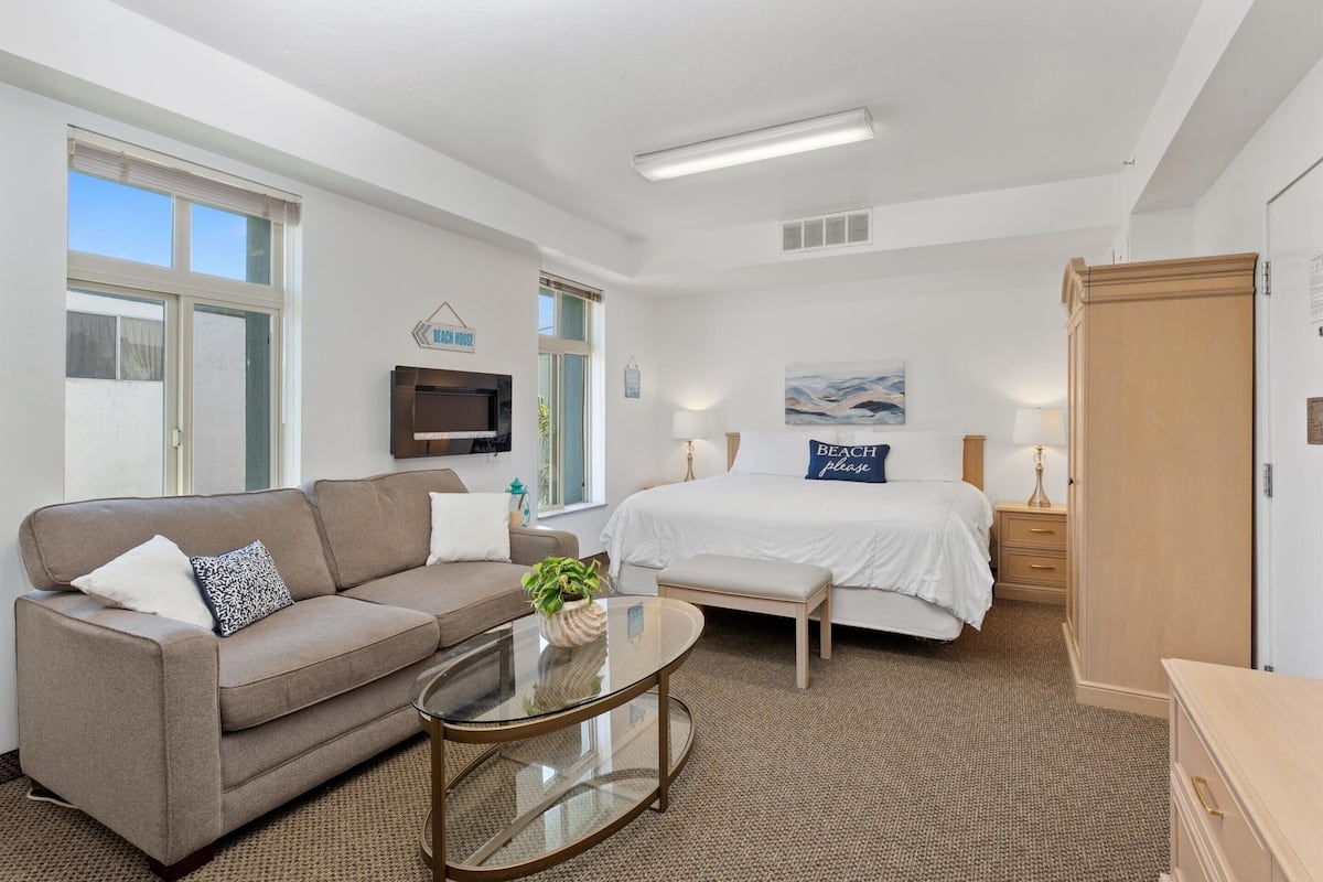 212 - Crows Nest | Living area