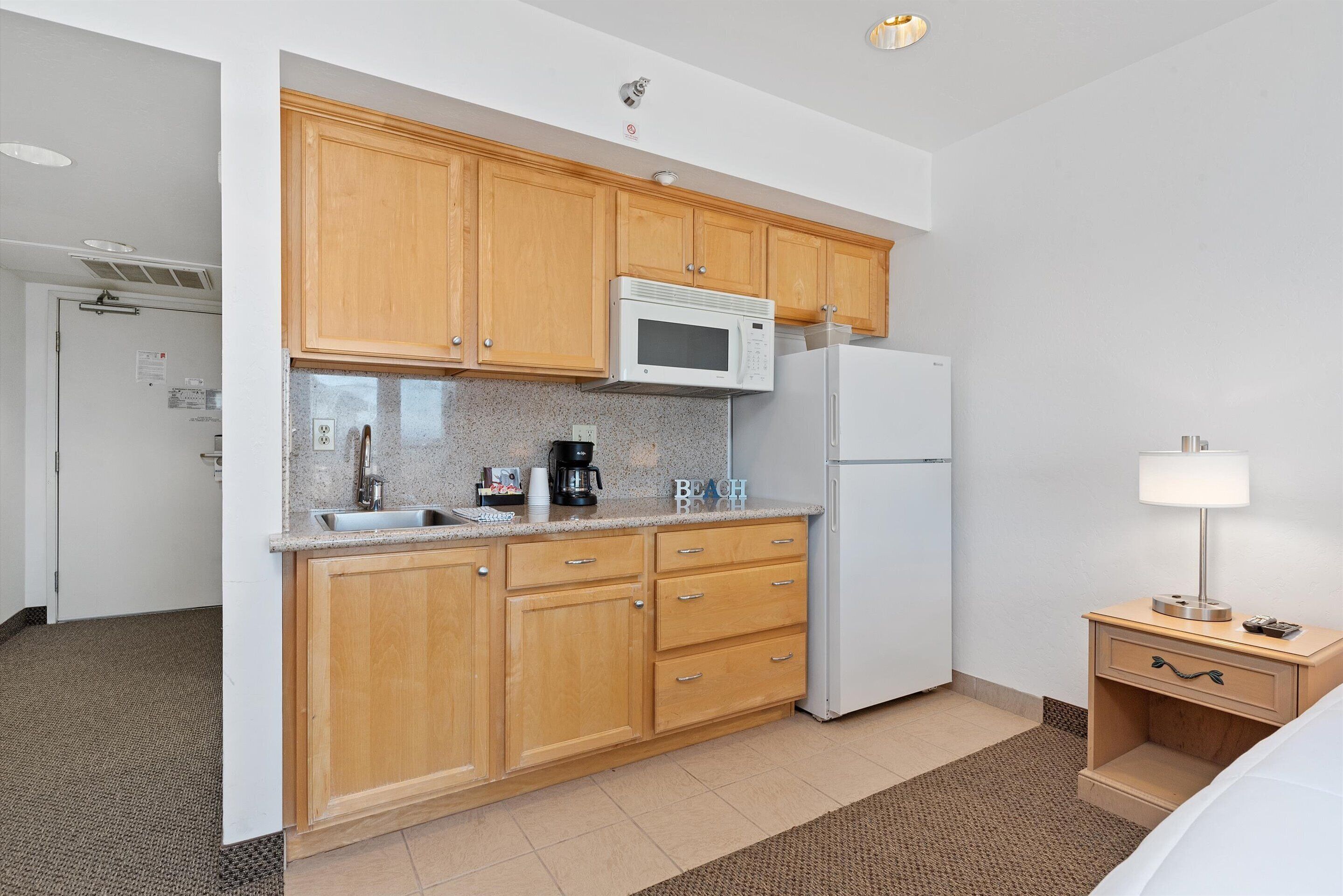 studio, ocean view | private kitchen | microwave, coffee/tea maker, toaster